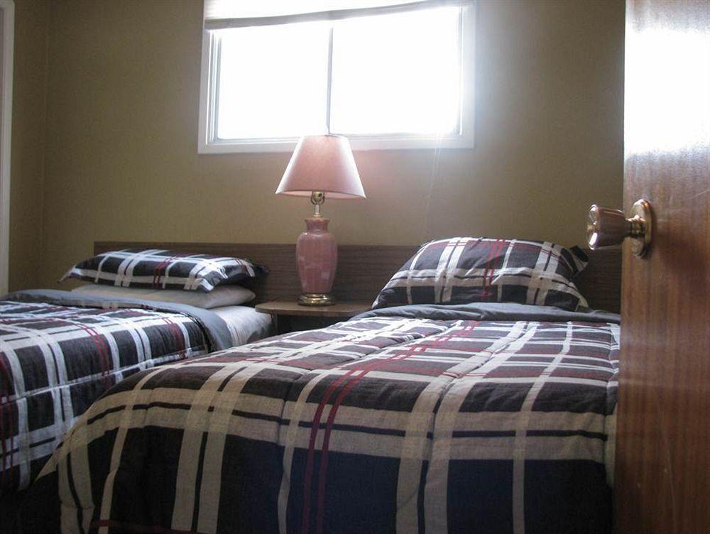 פנטיקטון Plaza Motel מראה חיצוני תמונה