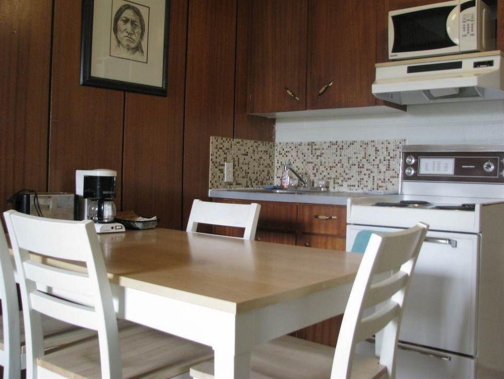 פנטיקטון Plaza Motel מראה חיצוני תמונה