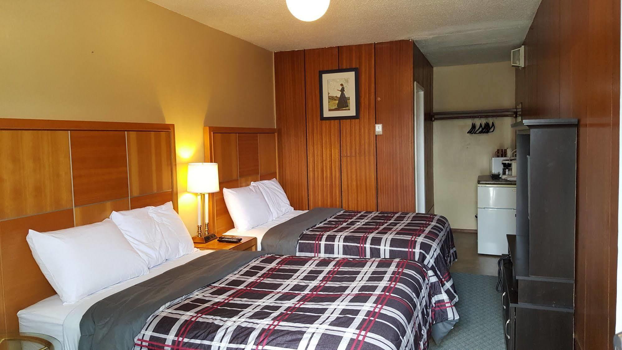פנטיקטון Plaza Motel מראה חיצוני תמונה